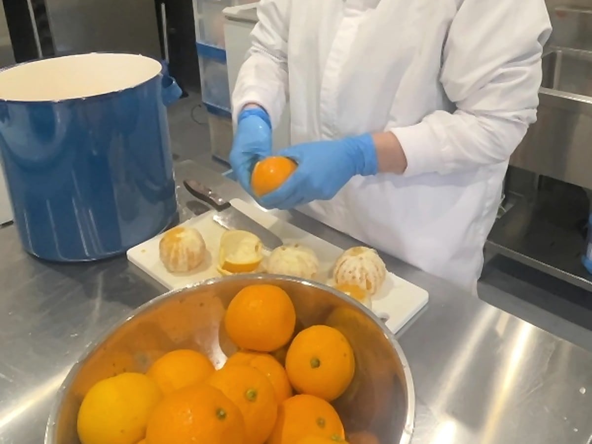 人の手で仕立てる果実菓子